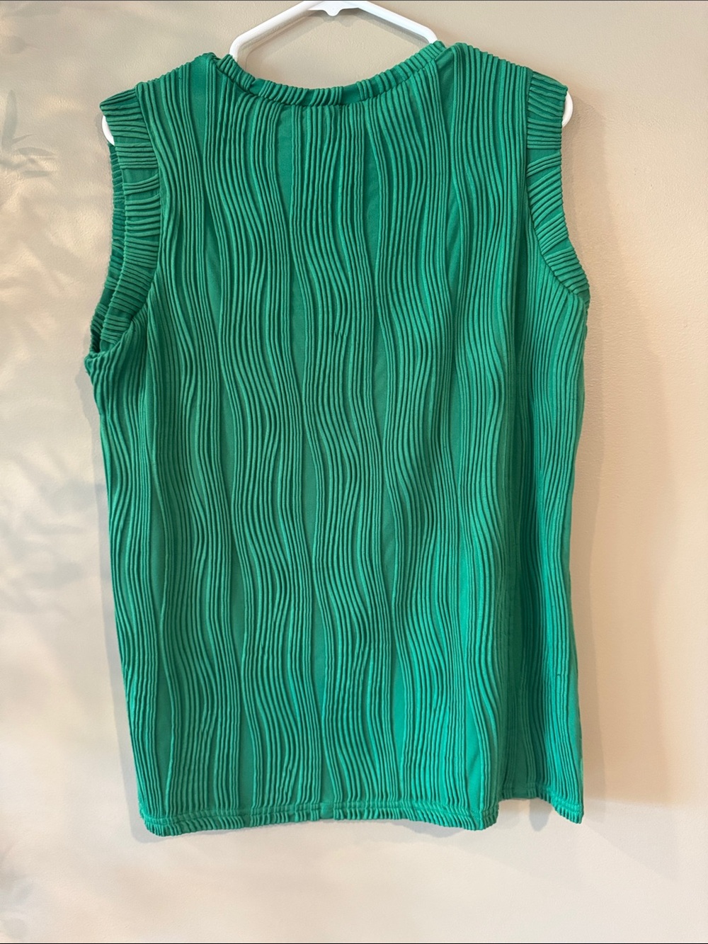 Green Textured Sleeveless Top - Picture 3 of 3